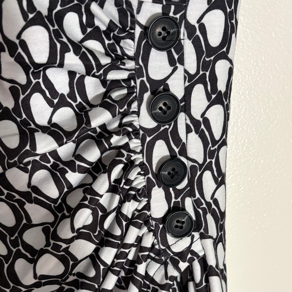 SHEIN Black and White Geometric Mini Wrap Dress - Picture 4 of 5
